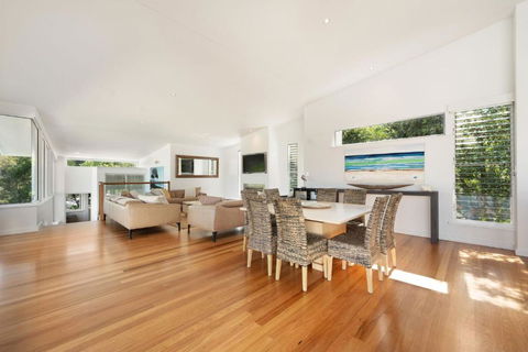 Iconic Noosa Beach House In McAnally Drive Sunshine Beach - Accommodation QLD 2