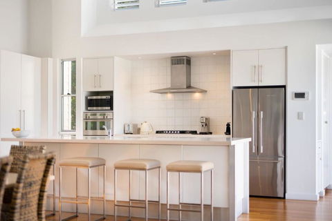 Iconic Noosa Beach House In McAnally Drive Sunshine Beach - Accommodation QLD 3