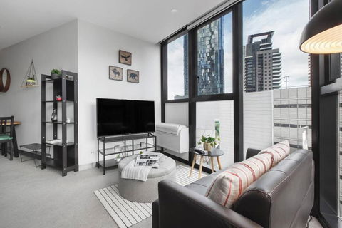 Iconic Southbank Locale Meets Modern Comfort - Accommodation QLD 2