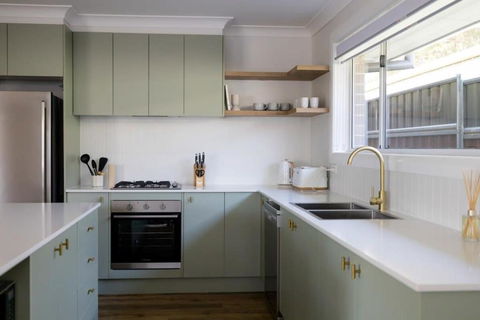 Ideal Family Home, Close To Sportsgrounds, Hospital & Cadia - Accommodation QLD 1