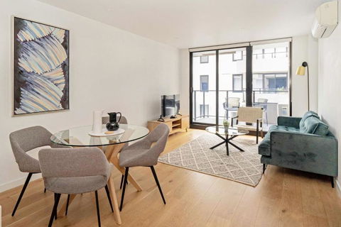 Idyllic 1-Bed Near Popular Shopping Streets - Accommodation QLD 0