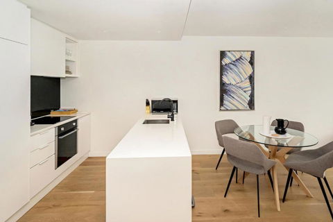 Idyllic 1-Bed Near Popular Shopping Streets - Accommodation QLD 1