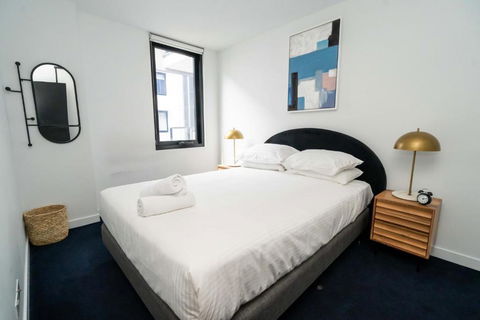 Idyllic 1-Bed Near Popular Shopping Streets - Accommodation QLD 3