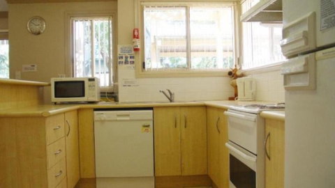 Idyllic Seaside Hideaway - Accommodation QLD 2