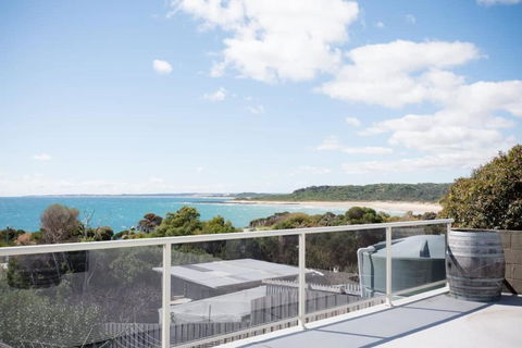Idyllic Weymouth Retreat With Ocean Views - Accommodation QLD 2