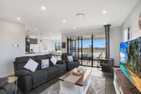 Illalangi-Modern Escape & Views - Accommodation QLD 0