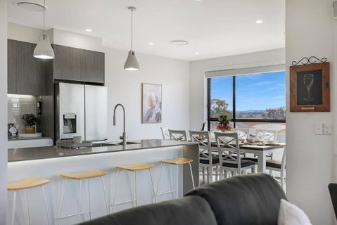 Illalangi-Modern Escape & Views - Accommodation QLD 1