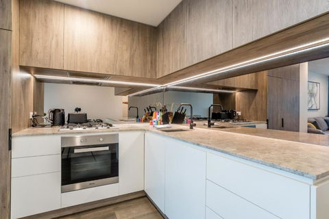 Impeccable 2-Bed With Pool & Outdoor Dining - Accommodation QLD 2