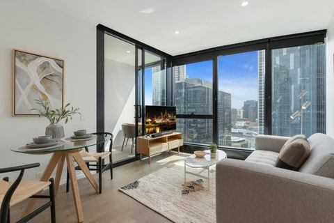Impeccably Modern 1-Bed With Incredible City Views - Accommodation QLD 0