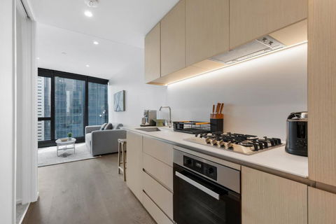 Impeccably Modern 1-Bed With Incredible City Views - Accommodation QLD 2
