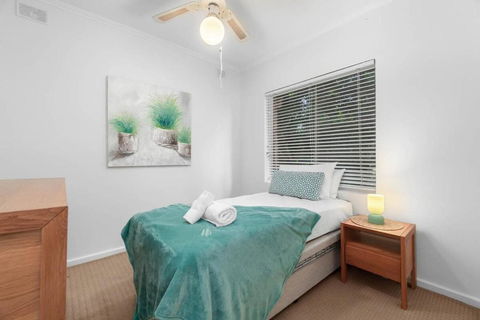 In Between City Sea & Airport - 2BR Vacation Home - Accommodation QLD 2