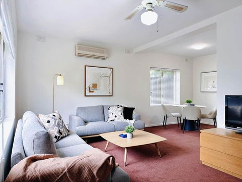 In Between City Sea & Airport - 2BR Vacation Home - Accommodation QLD 0