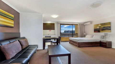In The City Studio At College St - Accommodation QLD 2