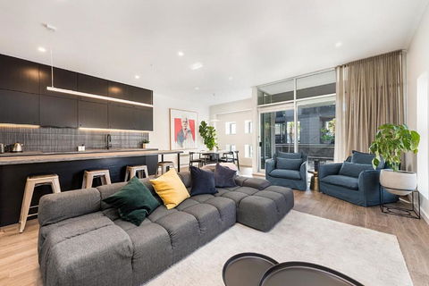 Incredible Balcony Duplex In The Heart Of Fitzroy - Accommodation QLD 0