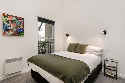 Incredible Balcony Duplex In The Heart Of Fitzroy - Accommodation QLD 2