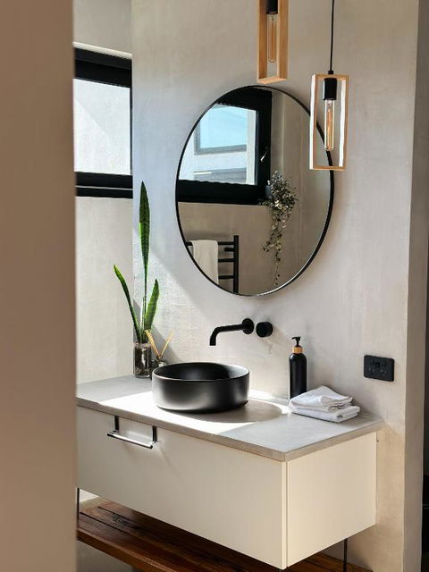 INDICA HEMP HOUSE - Multi Award Winning-Luxury-Eco Designed House-lake Views-hot Tub-Cinema - Accommodation QLD 3