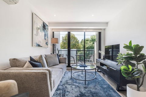 Indigo Breeze - Explore The Heart Of North Melbourne - Accommodation QLD 0