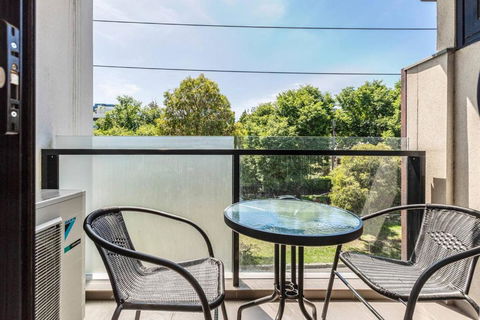 Indigo Breeze - Explore The Heart Of North Melbourne - Accommodation QLD 2