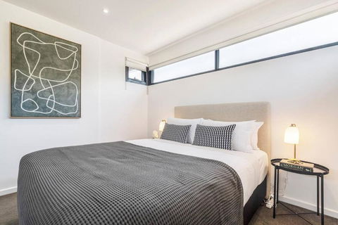 Indigo Breeze - Explore The Heart Of North Melbourne - Accommodation QLD 3
