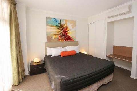 Indulge Apartments - Ontario - Accommodation QLD 3