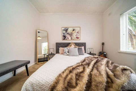 Indulge At Glenelg North - Accommodation QLD 1