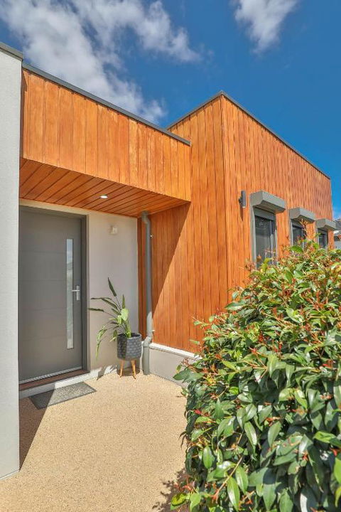 Indulge Luxury Homes - Dockside Marina - Accommodation QLD 2