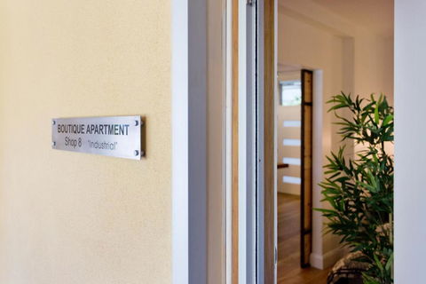 Industrial Central Apartment - Shop 8 - Accommodation QLD 2