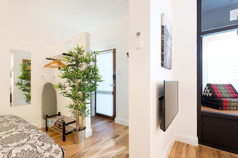 Industrial Central Apartment - Shop 8 - Accommodation QLD 3