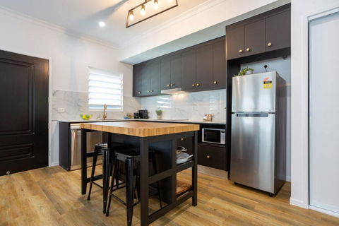 Industrial Luxe Villa - Boutique 1 Bedroom Luxury Villa - Accommodation QLD 1