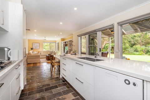 Inglewood Gardens - Accommodation QLD 3