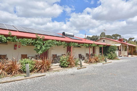Inglewood Motel And Caravan Park Victoria - Accommodation QLD 2