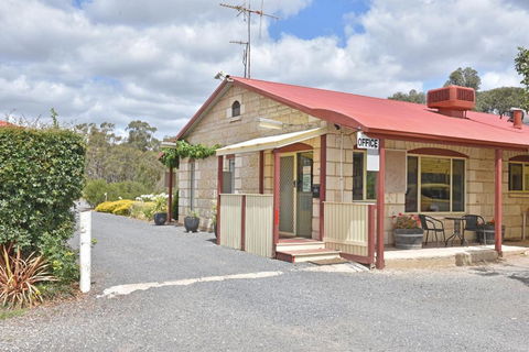 Inglewood Motel And Caravan Park Victoria - Accommodation QLD 1