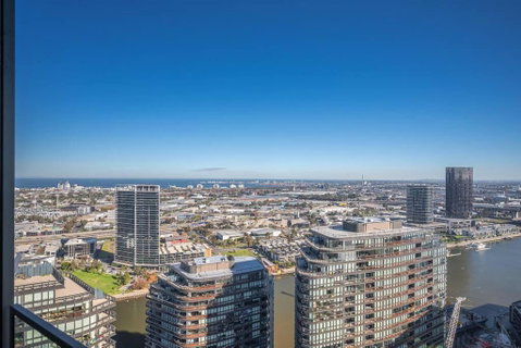 Inner City Comforts Apt Bay Views 1B1B1C 2-beds - Accommodation QLD 0