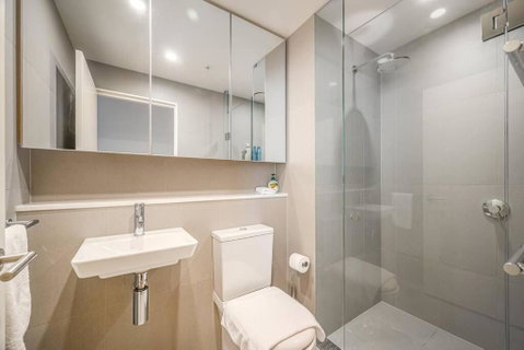 Inner City Comforts Apt Bay Views 1B1B1C 2-beds - Accommodation QLD 3