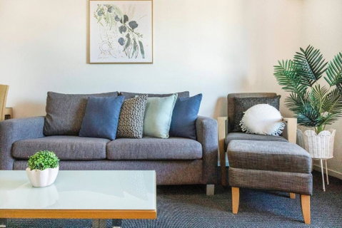 Inner Bloom - Tropical Chic In The CBD - Accommodation QLD 1