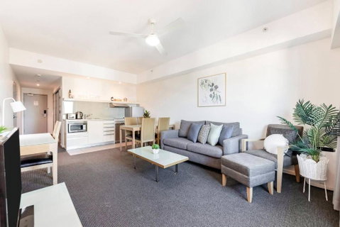Inner Bloom - Tropical Chic In The CBD - Accommodation QLD 2
