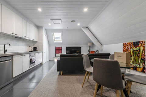 Inner City Living In A Modern Slice Of History - Accommodation QLD 2