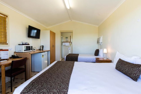 Hotel Settlers - Accommodation QLD 2