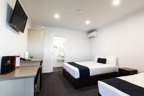 Hotel Settlers - Accommodation QLD 1
