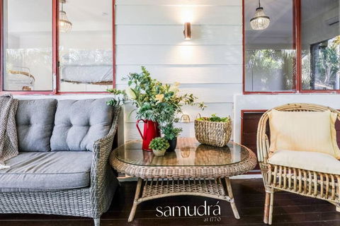 Insane Views Luxe Furnishing House On Highest Hill - Accommodation QLD 3