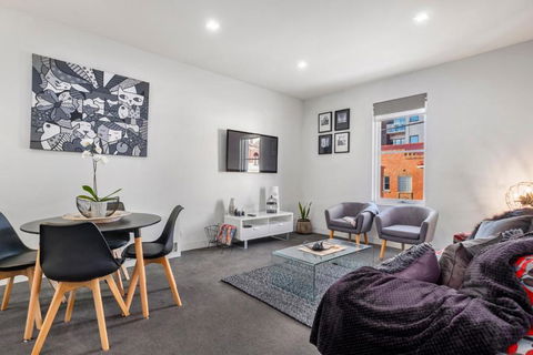 Inner-city 2 Bedroom Apartment With Free Parking - Accommodation QLD 0