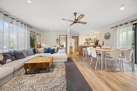 INVERLOCH - 2 Separate Houses In One! - Accommodation QLD 2