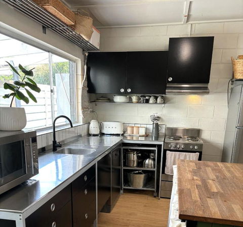 Inverloch Beach Shack - Accommodation QLD 3