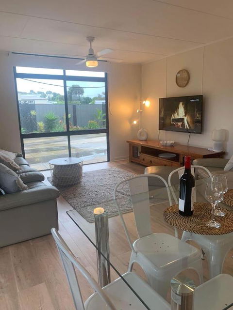 Investigator Beach Breeze Apartments U1 - Accommodation QLD 3