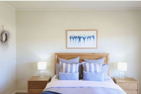 Iona Blue 3 Bedroom Townhouse 200m To Restaurants & Shops - Accommodation QLD 0