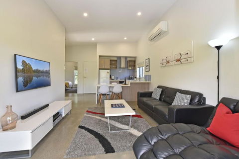 Ironbark Hill Villa 6 Cabernet Franc - Accommodation QLD 3