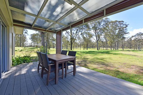 Ironbark Hill Villa 6 Cabernet Franc - Accommodation QLD 0