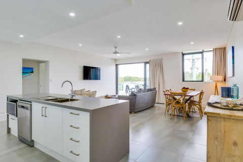 Ishtar Apartment 9- Best Water Views - Accommodation QLD 3