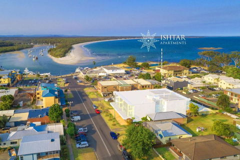 Ishtar Apartment 9- Best Water Views - Accommodation QLD 1