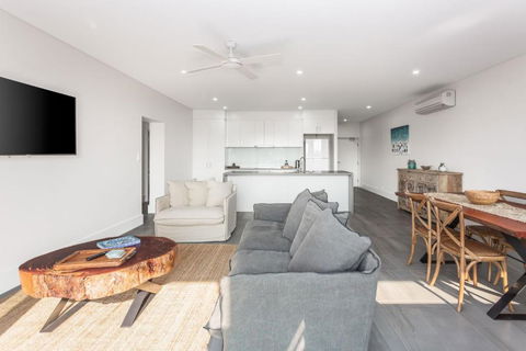 Ishtar Apartment 9- Best Water Views - Accommodation QLD 2